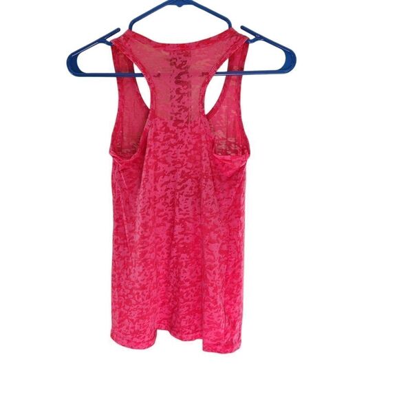 🦋3/$15💰Tank top by Universal Studio 💥Final Price💥 - Picture 2 of 3